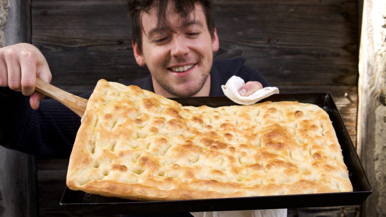 FOCACCIA GENOVESE FATTA IN CASA, COME QUELLA DEL MIGLIOR FORNO DI GENOVA